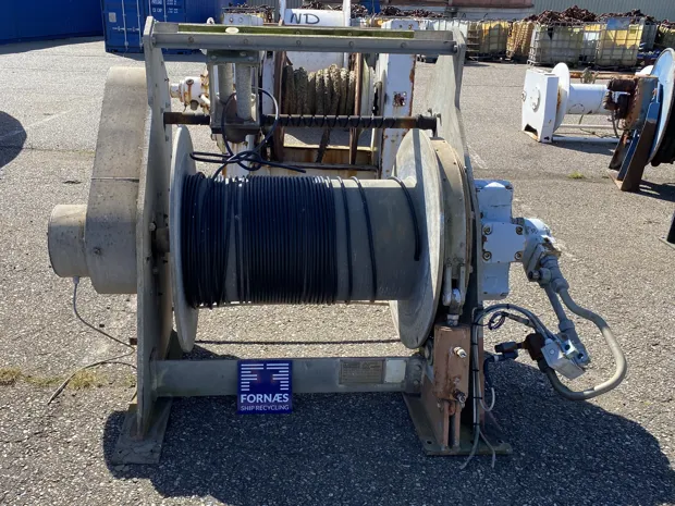 Image 1 of 7 - Sounder winch