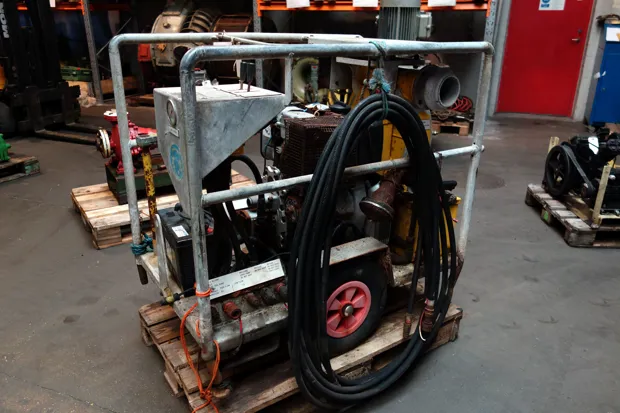 Image 5 of 7 - Hatz - 1D81Z