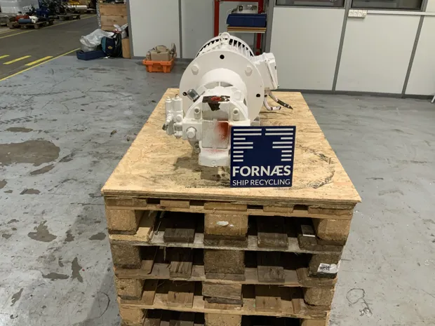 Image 2 of 7 - HP1033