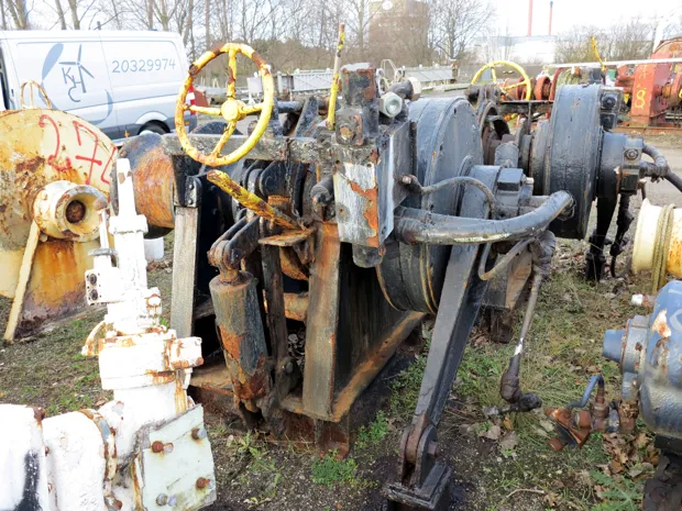 Image 2 of 3 - Anchor winch