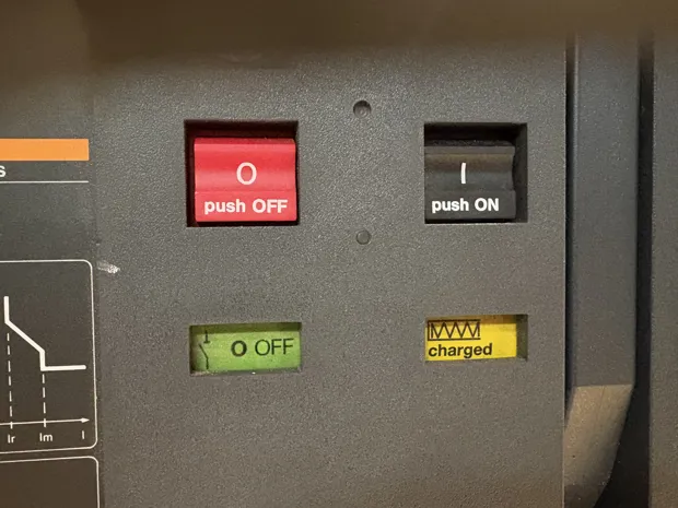 Image 3 of 6 - MERLIN GERIN - M32 H1