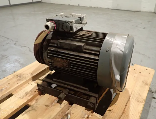 Image 1 of 4 - VEM - K25R 132M 2 DK HW