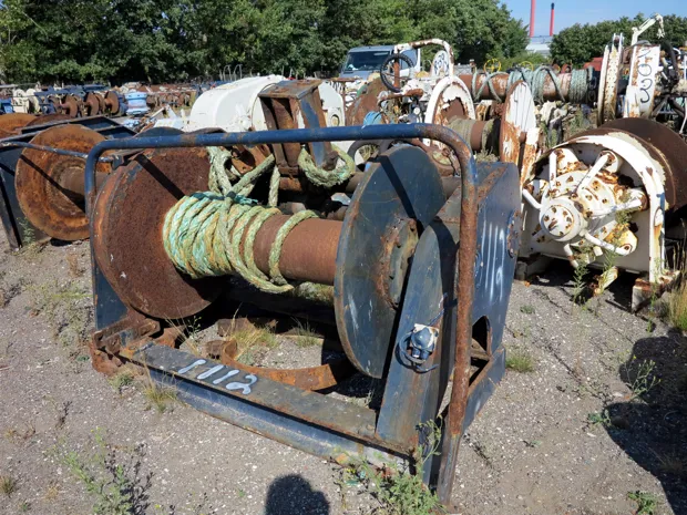 Image 2 of 4 - Trawl winch