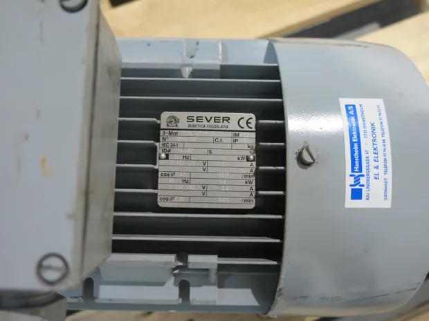 Image 3 of 3 - Server - 2. ZK 112 M 2