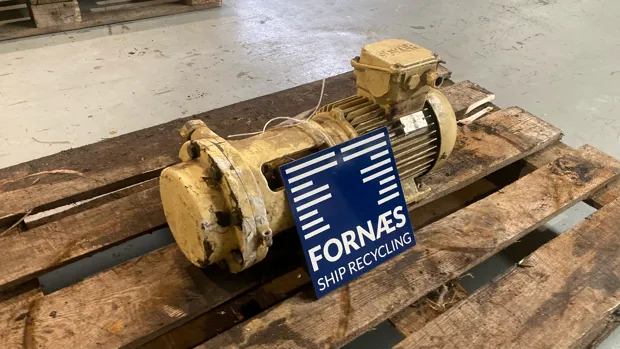 Image 2 of 5 - Desmi - B 114