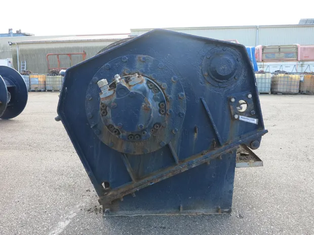 Image 6 of 7 - Split winch