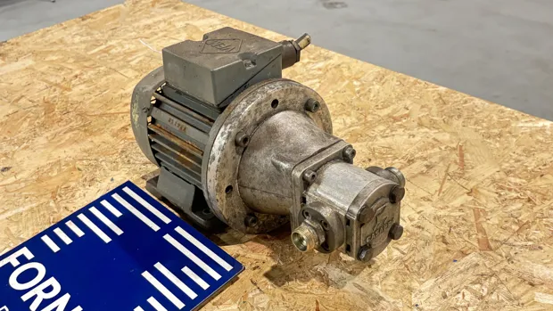 Image 2 of 9 - HP1021