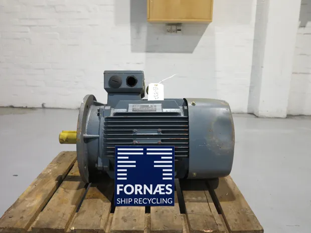 Image 1 of 3 - DM - PE DM3-IE3 160L4