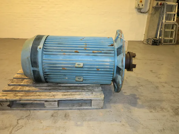 Image 2 of 4 - ABB - M2FA 315LA 4 V1