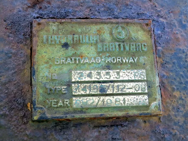 Image 4 of 4 - Mooring winch