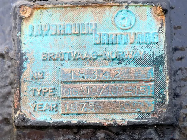 Image 7 of 7 - Anchor winch double