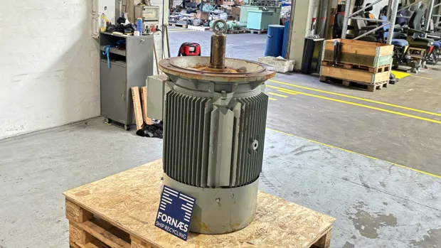 Image 4 of 8 - Früec technische ausrüstung  - FMC 250 M-4/HE