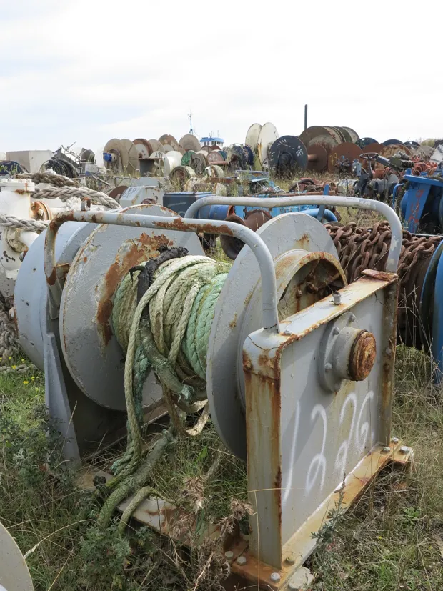 Image 2 of 4 - Mooring winch