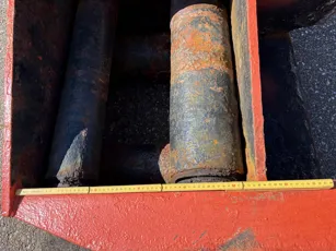 D835