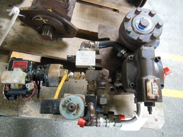 Image 2 of 3 - HP484