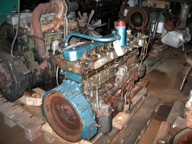 Image 4 of 4 - Isuzu - 6 cyl