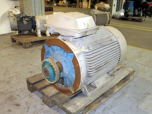 Image 2 of 4 - ABB - M2BA 280 SMC 4 1335