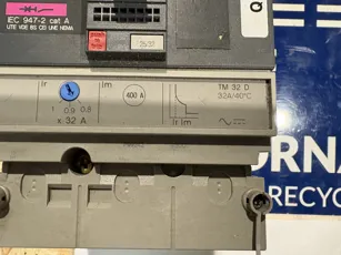 MERLIN GERIN - NS100H