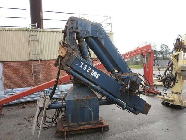 Image 1 of 11 - Palfinger - Foldable Knuckle boom Crane