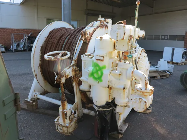 Image 2 of 6 - Trawl winch