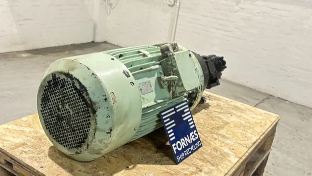 Image 3 of 9 - HP1037