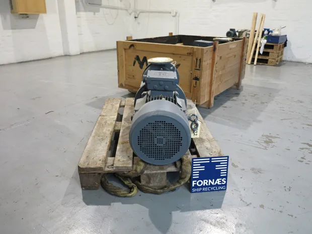 Image 3 of 6 - Iron Pump - CNLB 80-80/160