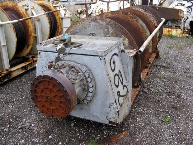 Image 2 of 2 - Trawl winch