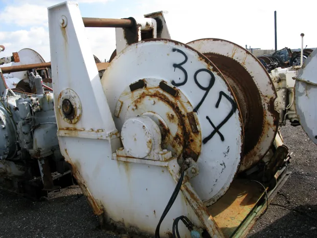 Image 1 of 2 - Split winch