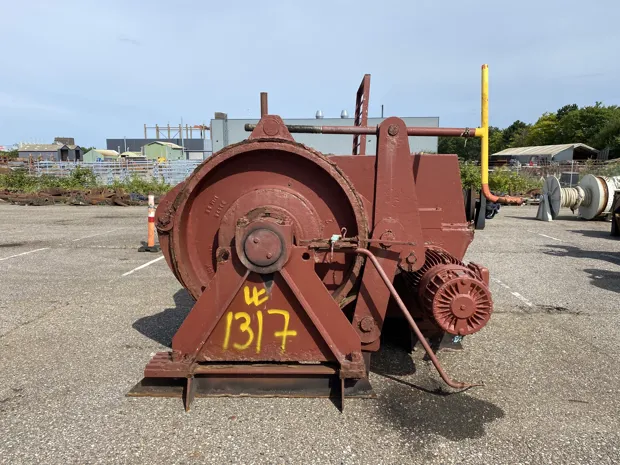 Image 3 of 11 - Anchor winch