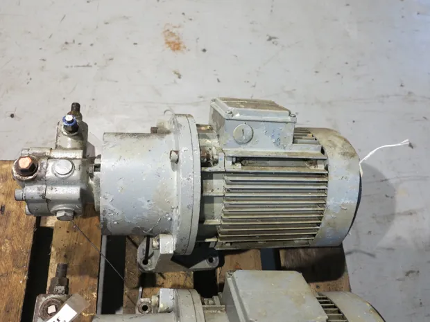 Image 2 of 5 - HP960