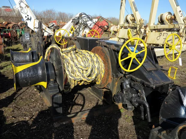 Image 1 of 5 - Anchor winch