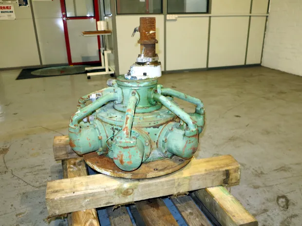 Image 3 of 4 - Bauer - HMB7-8592-1-13204