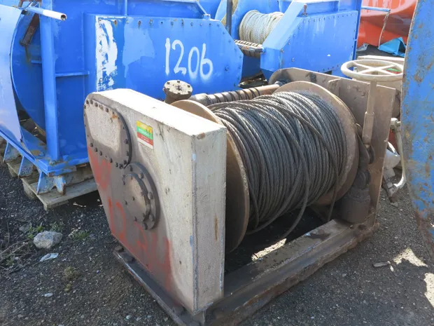 Image 1 of 6 - Split winch