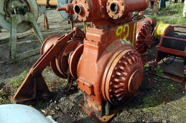 Image 2 of 2 - Anchor winch