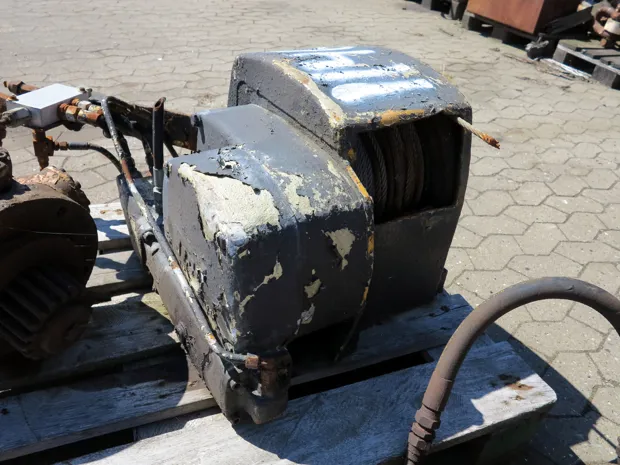 Image 1 of 3 - Tackle winch