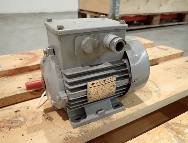 Image 1 of 3 - Sever - 1ZK8386