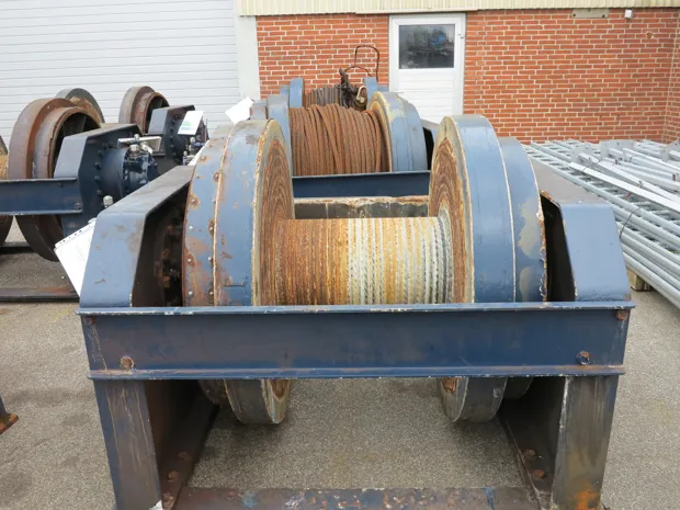 Image 1 of 3 - Trawl winch