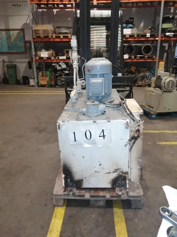 Image 2 of 8 - HS104