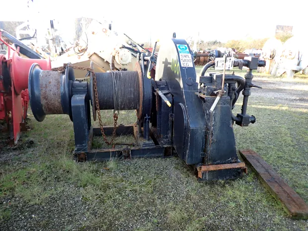 Image 1 of 5 - Mooring winch