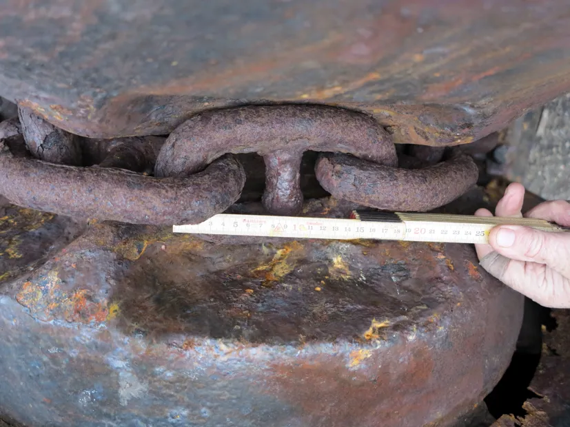 Image 4 of 5 - Anchor winch