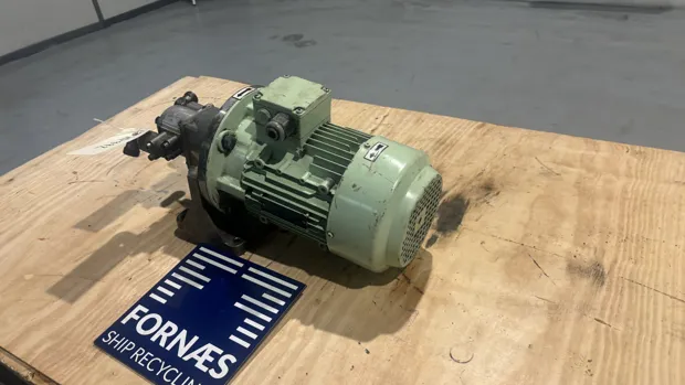 Image 2 of 8 - HP992