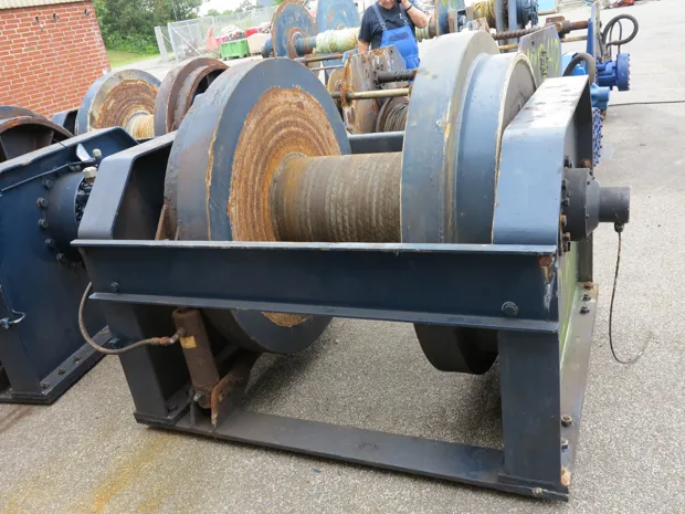 Image 2 of 4 - Trawl winch