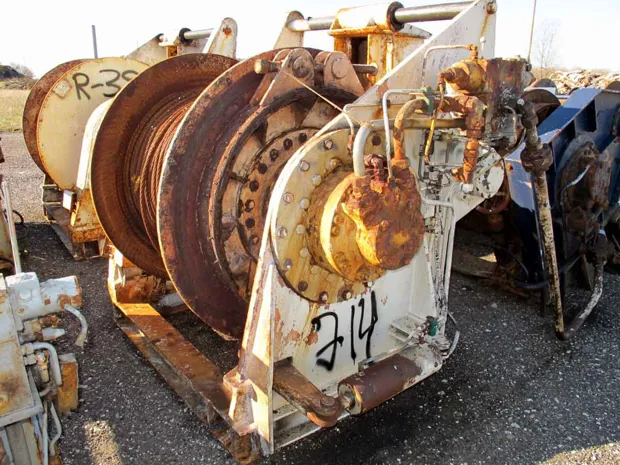 Image 2 of 4 - Split winch