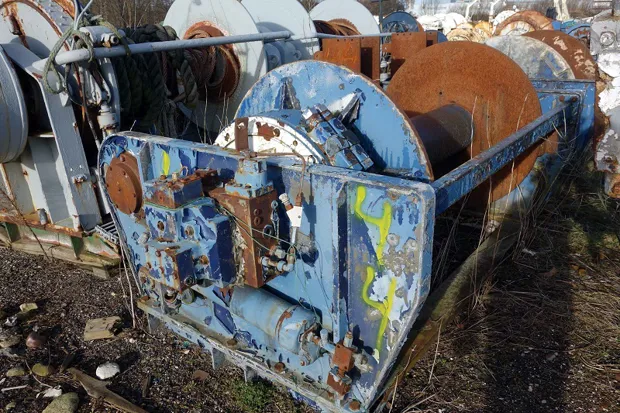 Image 2 of 6 - Split winch