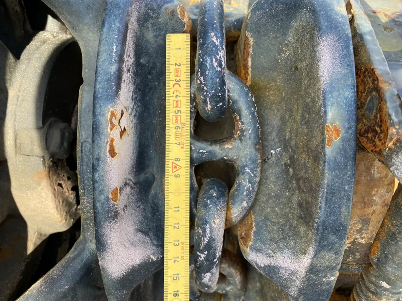 Image 9 of 9 - Anchor winch