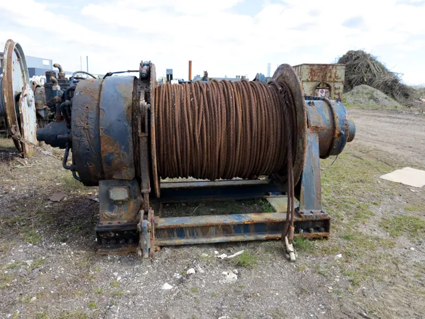 Image 3 of 4 - Split winch