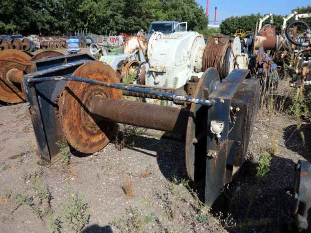 Image 2 of 4 - Trawl winch
