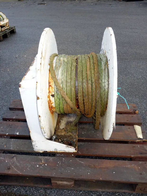 Image 1 of 3 - Tackle winch