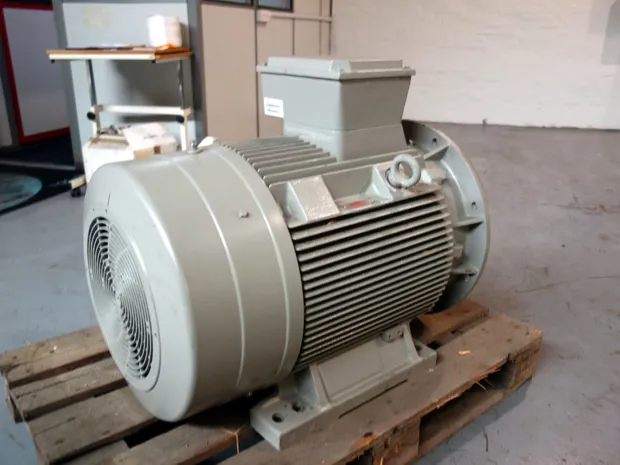 Image 3 of 4 - Sida - 14BG 283-2AA