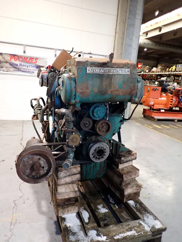 Image 2 of 6 - Volvo - TAMD 122A